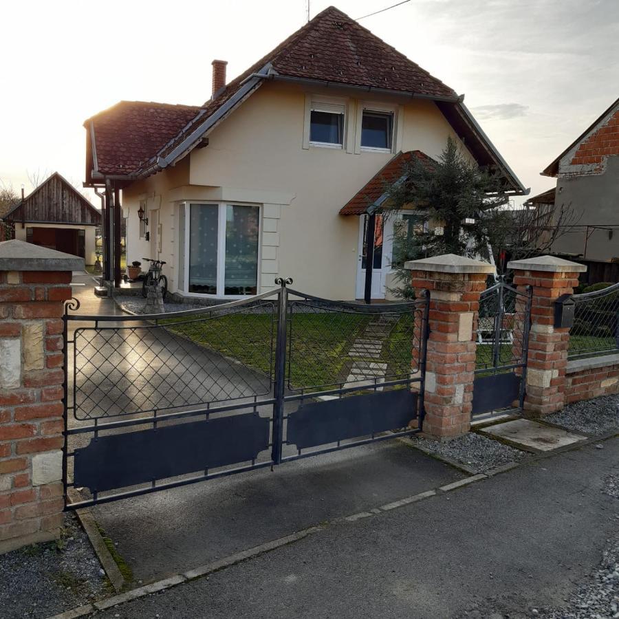 Studio Apartman Lora Lipik Екстер'єр фото